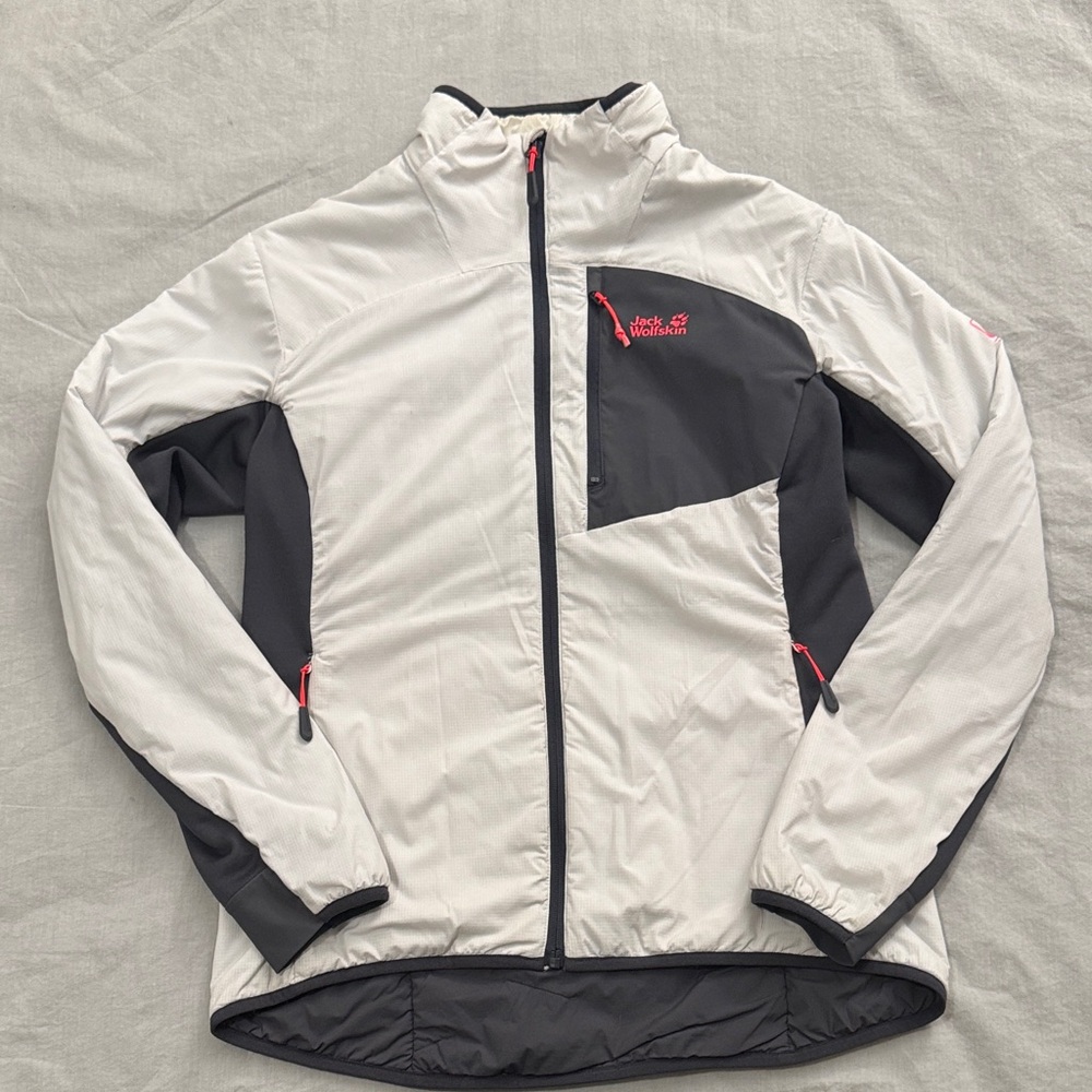 Jack Wolfskin Men's Performance Jacket in White and Black